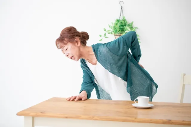 ぎっくり腰になったらやってはいけない・注意すべき行動とは